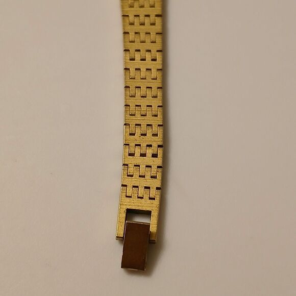 Vtg 80's Timex Q K Cell Women Gold Tone Stainless Steel Watch 5 1/4" Wrist READ - Picture 8 of 16